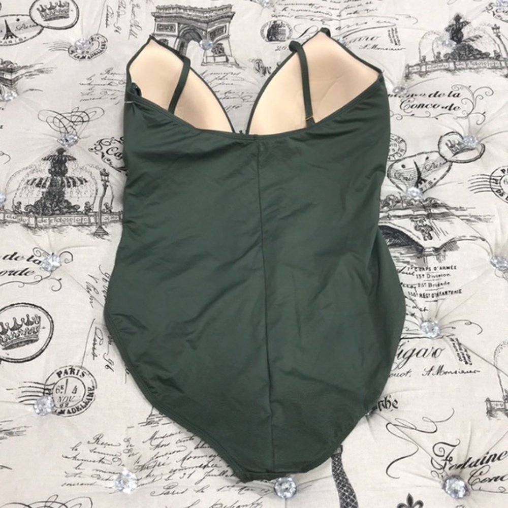 La Blanca Island Goddess Twist Front Keyhole Swimsuit - Picture 2 of 8